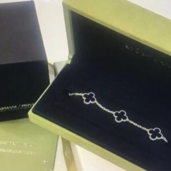 Authentic Van Cleef & Arpels Vintage Alhambra 18K Yellow Gold Bracelet - Picture 2 of 5